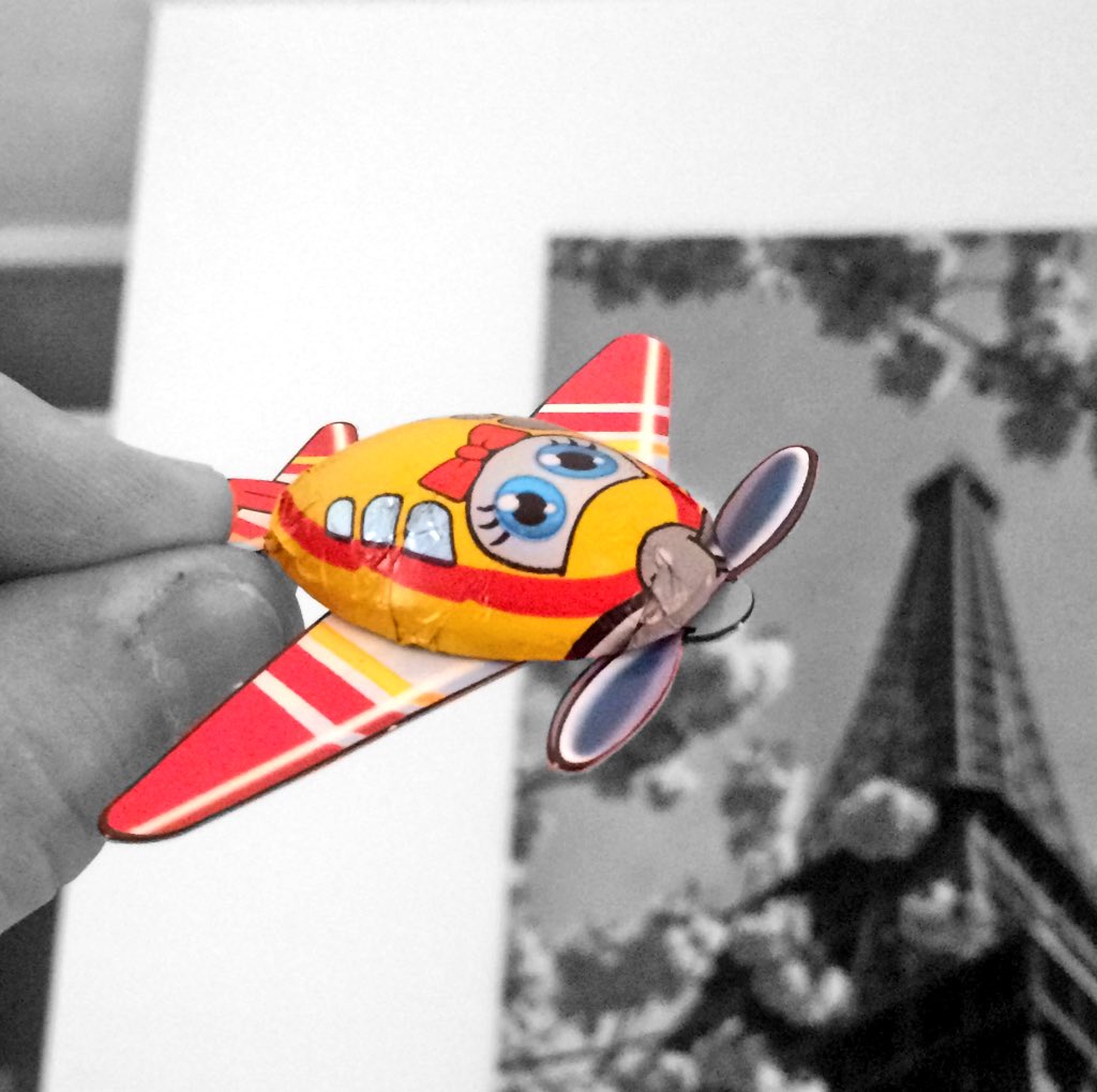 serana_blossom's tweet photo. Awww hubby's flying me a chocolate aeroplane in.. #socute #truelove #pilotwannabe https://t.co/OgkDkMh7pp