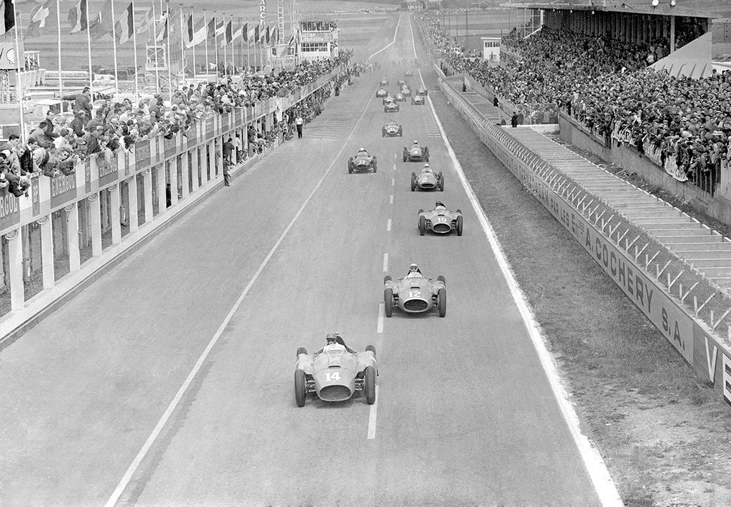 ivancasado_3's tweet photo. 1: GP Francia; Castellotti, Collins, Fangio..
2: GP GB, P. Collins y S. Moss
3: GP GB, J. M Fangio
#65yearsofF1 1956 https://t.co/IVMMBdRd3c