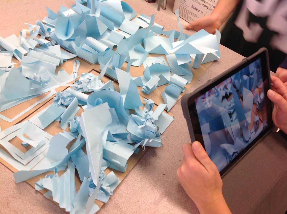 RidgefieldPS's tweet photo. Students @ FES in Mrs. Penney's art class created art work w/iPads. https://t.co/ypVpXwd1Nf #ridgefieldps #rpstech https://t.co/dYwJ3tq0qr
