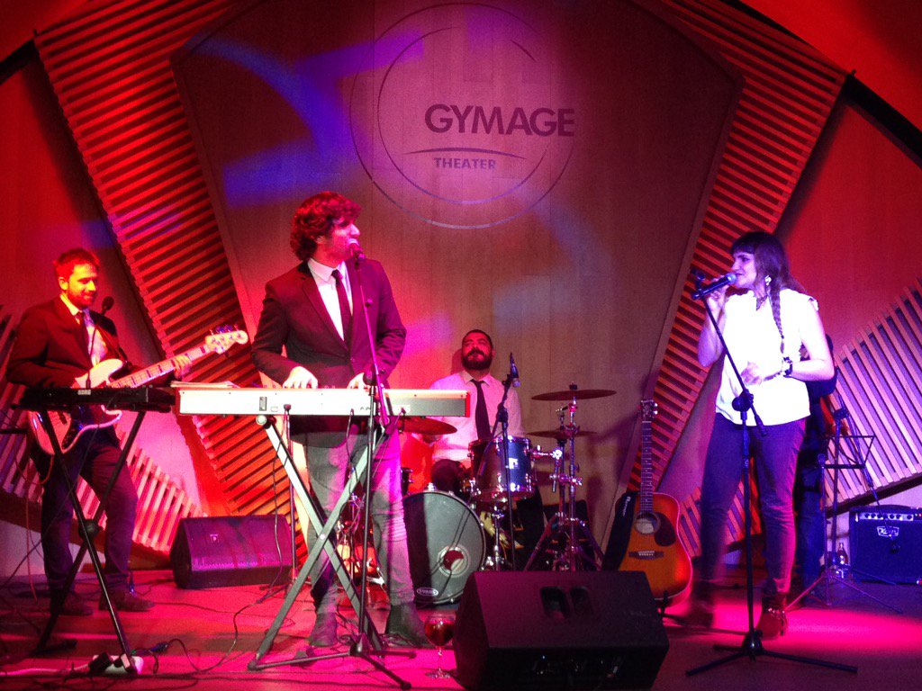 Chencho_Ros's tweet photo. Hoy @RozalenMusic pasó por @gymage a  ver Música a la carta y cantó con  @salamusic . Le di recuerdos de @regalizes https://t.co/yMabJLQ95E