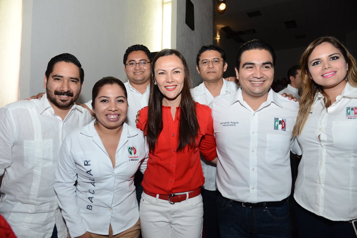 ArletMolgoraG's tweet photo. Con mis amigos PRIistas @Armando_Angulo @GraceFalconC @oney_iri y @ChuchoGongora en #ConsejoPolitico #PRIQRooUnido https://t.co/eNaSAwJ2RV