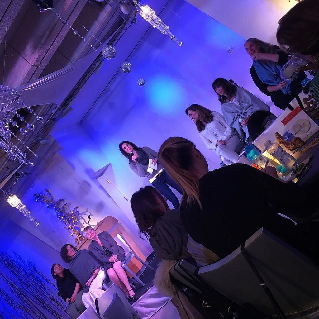 annodle's tweet image. Getting all the day&apos;s speakers in the picture at the #speakerpanel #endoftheday #MindfulHe… ift.tt/1ZUe0JM