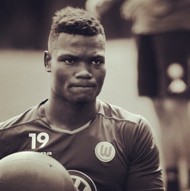 zoeve10_'s tweet photo. @JuniorMalanda the most beautiful star 🌟👆🏽🙏🏾❤️ #OneYear #RipMalanda #19 https://t.co/rkJjLsQERG