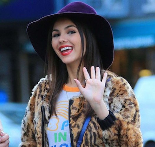 Oh hey! 👋 You guys watching #NoKissList this weekend? 🚫💋📓 <a href="/VictoriaJustice/">Victoria Justice</a> vjustice.co/nokisslistitun…