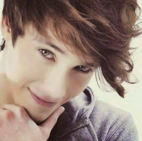 itzelsaldivar12's tweet image. Que guapo es Alonso no