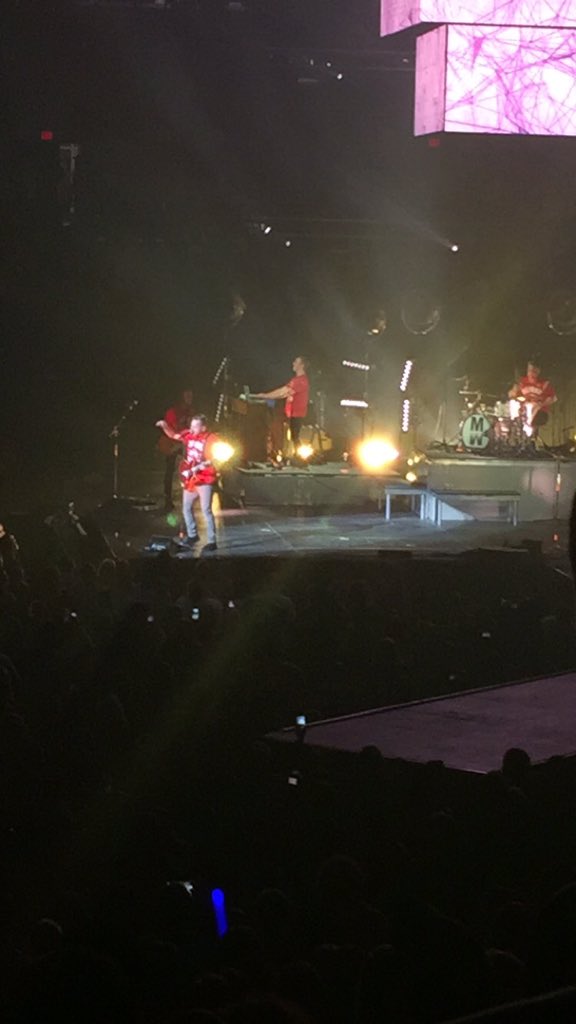 grubb_adrian's tweet photo. @matthew_west knows what's up!! #DefendGr8ness #THEOhioStateBuckeyes #O-H! https://t.co/E8RFxfazA7