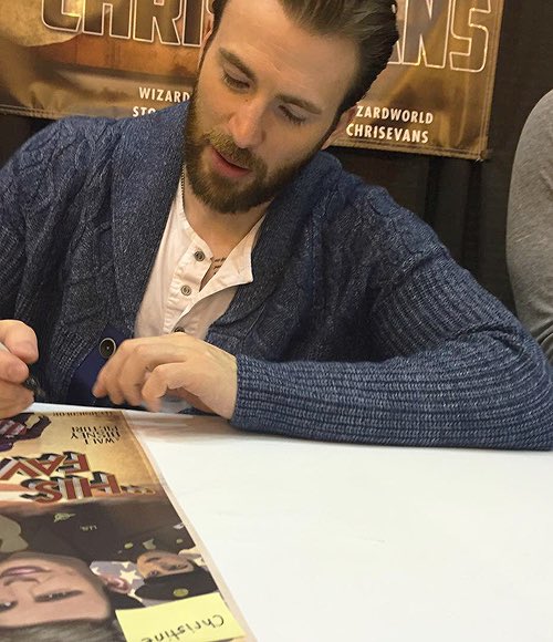 Chris Evans signing autographs at Wizard World Comic Con, New