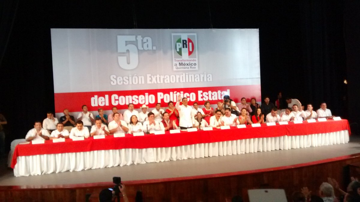 MovCNOPMxQRoo's tweet image. Sesiona @PRI_QROO en CPE. Presidente @raymundoking encabeza el pleno. @erickpaolo @EnriqueMedina_R #PRIQRooUnido