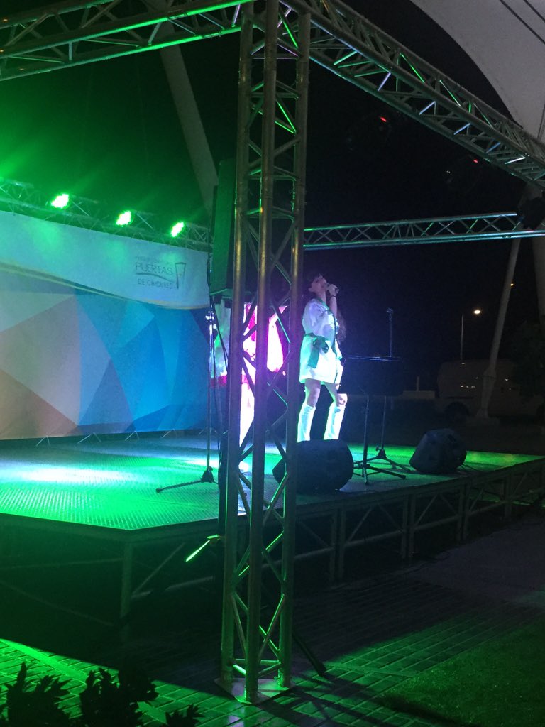 Caya2010's tweet photo. #puertasdechicureo tributo a Abba? Jamas ! Problemas de audio ! Duo y doblando . #partimosmal https://t.co/QaVeRGHHrk