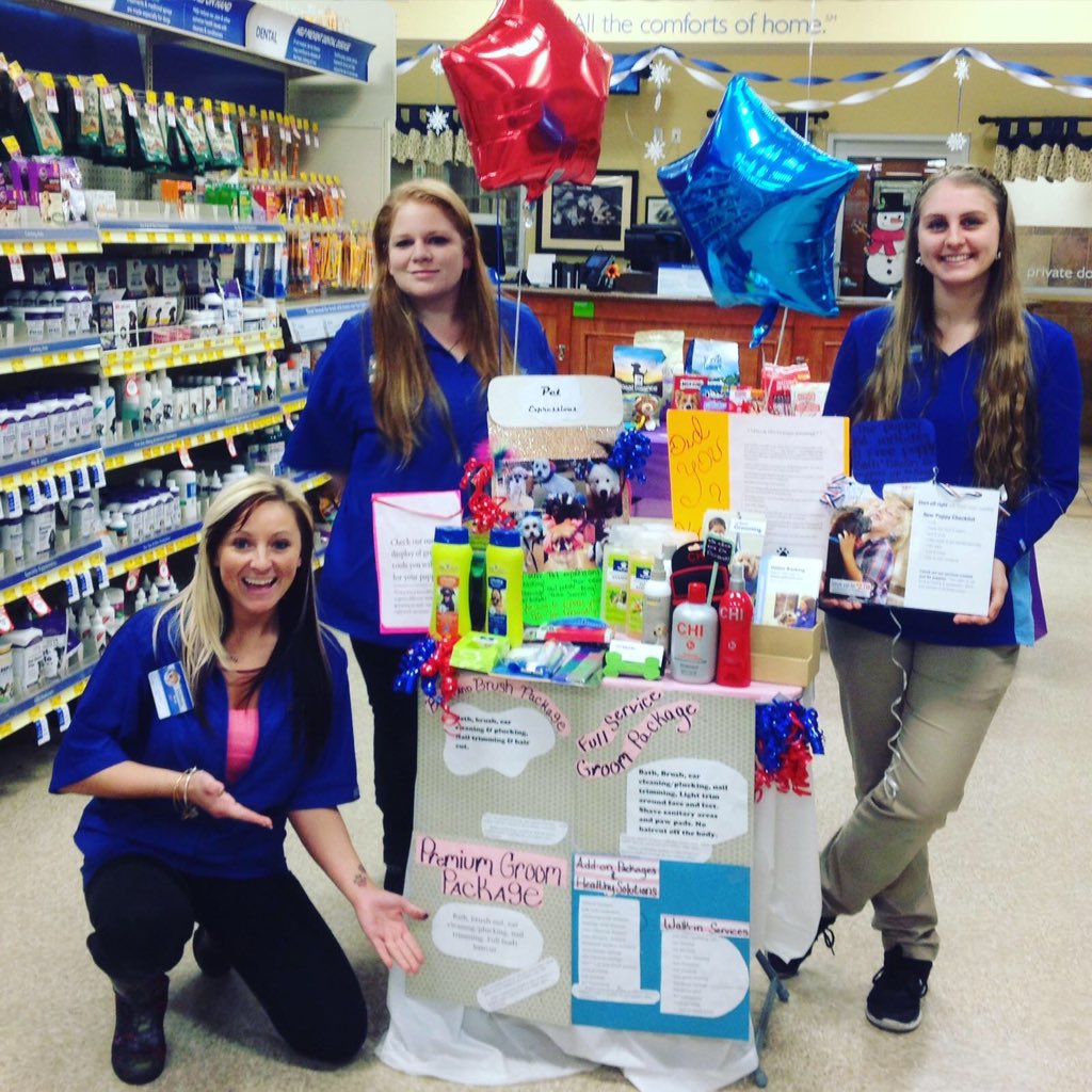 Coll5789's tweet image. Ready to go! Fun times @ #puppypalooza #s1963 #salonleader #inspiredbypuppies @lace331 @CgorgaGorga