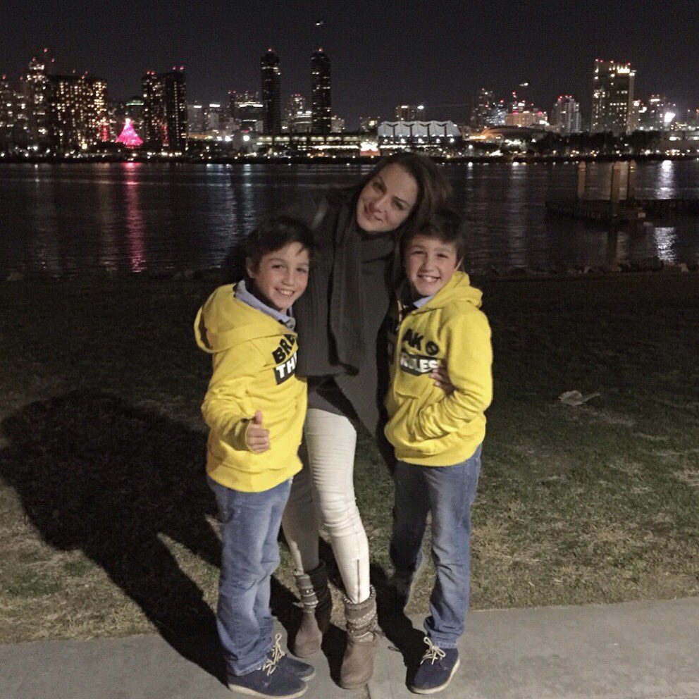 PabloYManuelOff's tweet photo. Te queremos como a nadie madrina❤️ @silvnavarro https://t.co/BMoSpAsQwB