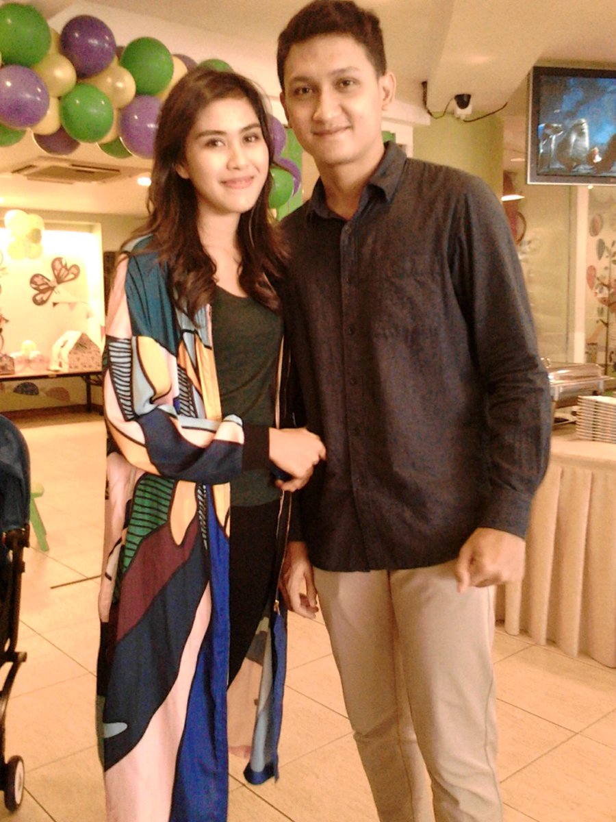 realjunnas's tweet photo. Hhhi 😍😍😍😘😘😘😘😻😻😻😻😻😻💞💋 @RealSyahnazS @JuanBenedict https://t.co/xAtOsaOet6
