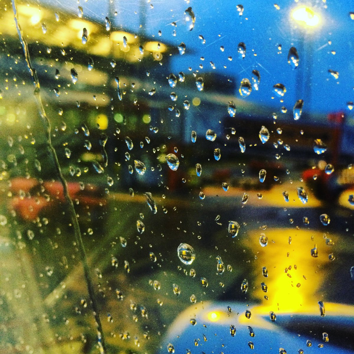 drivingralle's tweet photo. #Symbolbild für den Abflug aus #Hamburg nach #Thailand. #noWinterForMe - https://t.co/rNQNo5A3h3 https://t.co/3isW9JY6qx