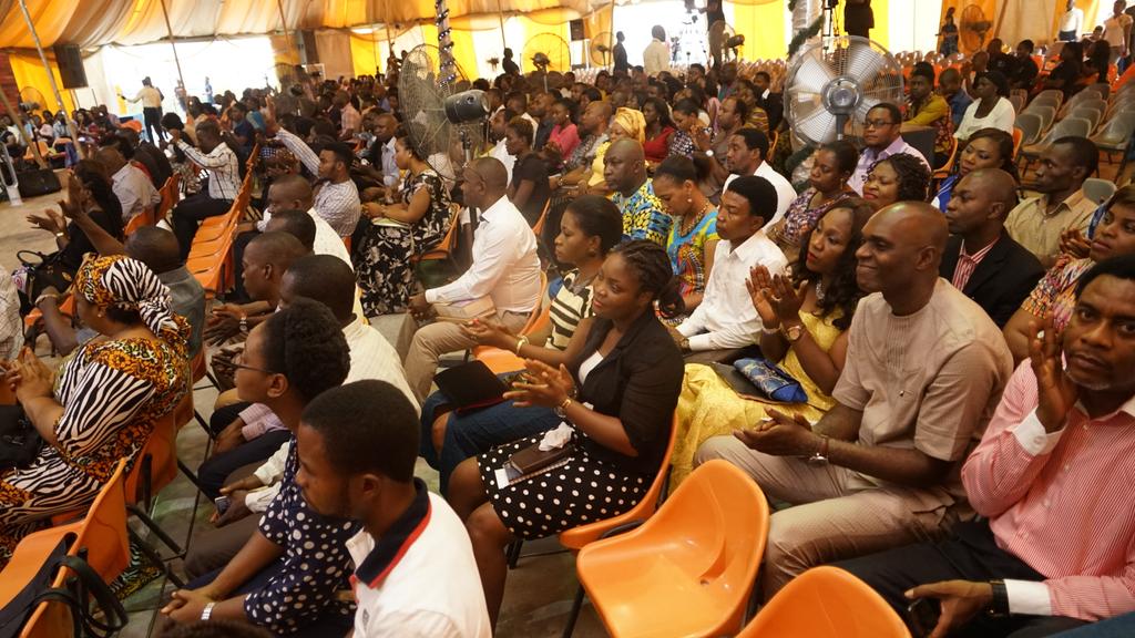 TCCPH's tweet photo. YOU hold my world in YOUR hands #MusicMinistry #NewWineChoir #1stService @PastorKech @solakinz https://t.co/DJhez0rSA9