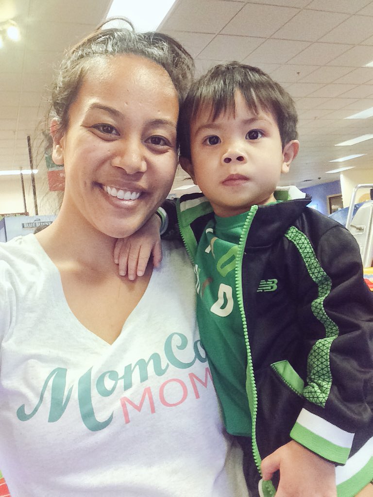 It's a #momco kind of night. @MomCoApp @chuckecheese