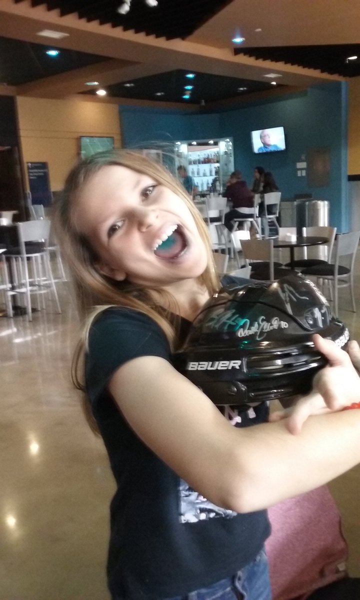 AllisonFlower16's tweet photo. Proud winner of the signed helmet! She said it cudnt be @b_drobes because it didn't have any dents #antzarmy https://t.co/WkYvQXlzLL