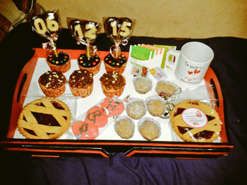 #Bandejadesayuno  #aniversario #primermes #envio #chocolate #cupcakes #pastafrola #cookies @Abilassalle @hernanlirio