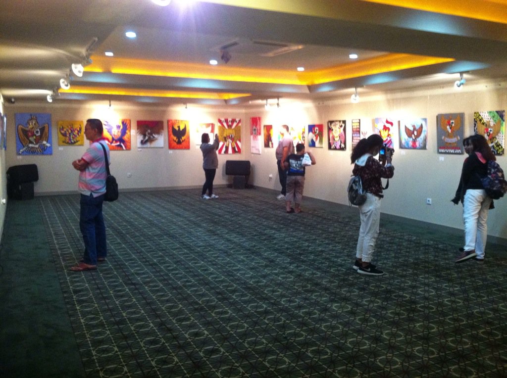 Pameran #GarudaJourney hari terakhir! Suasana lantai 2 saat ini yang mulai ramai