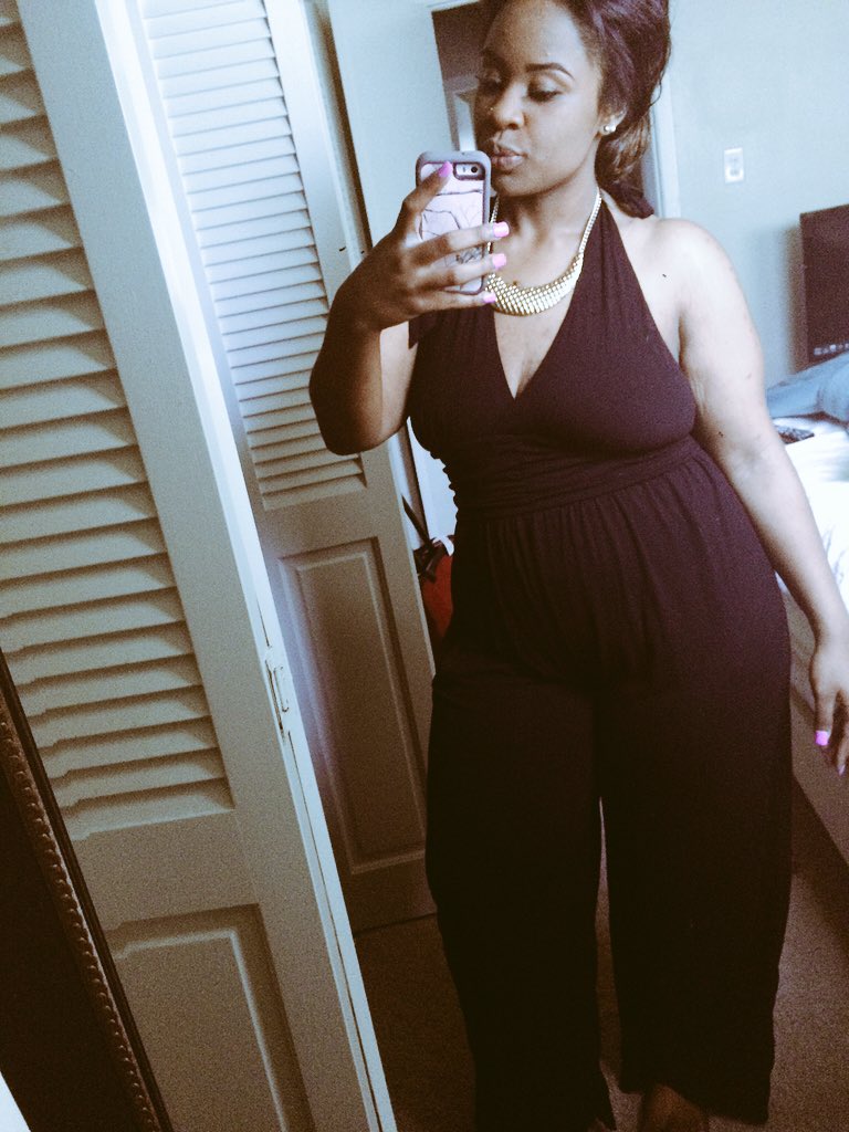 _kingBEE's tweet image. Waiting to drop Lae so I can get back in somebody gym #snatchback #imnotaregularmomimacoolmom #illbeback 😂😂😂😂😂