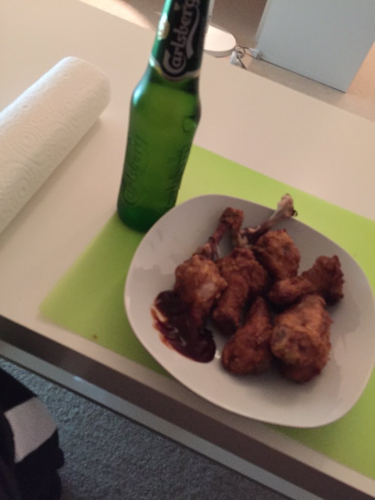 mustafa_cint's tweet photo. #ranNFL 1:50 sind lang. Erstmal frühstücken @Icke41 https://t.co/NbxlrZZWrf