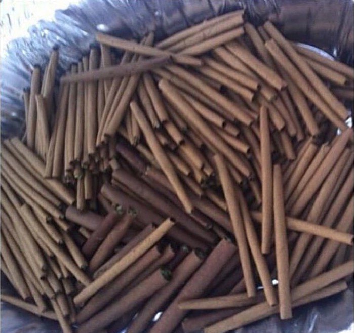 Young1Jacelyn's tweet photo. Who tf needs that much cinnamon? https://t.co/dGhtuIAJSd
