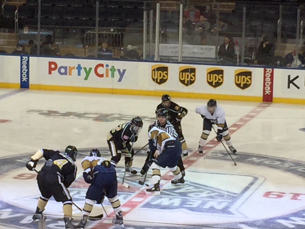 2bnbuzz's tweet photo. Go Navy beat Army #rivalryonice https://t.co/wI2fImeMwl