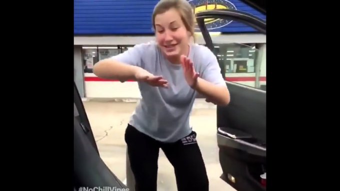 Aye. Slim think w yo cute ass. @LindseyPelas https://t.co/ZANHRp0X98<a href="/tag/bachelorette"class="tags"><span>#bachelorette</span></a><a href="/tag/imdyinguphere"class="tags"><span>#imdyinguphere</span></a>