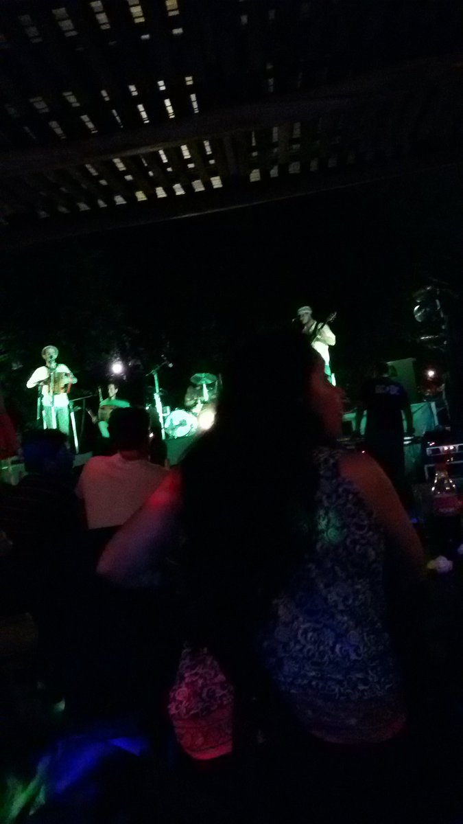 MariVilcaaa's tweet photo. Noche distinta 😍 https://t.co/l7eszSVmP4