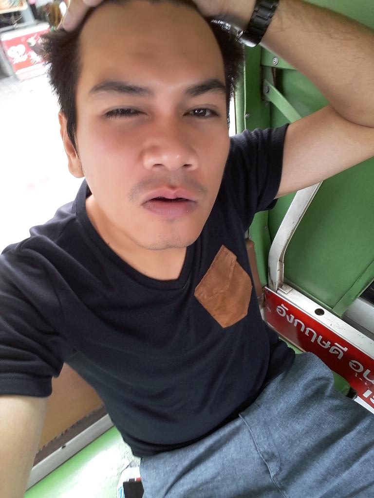 Raksanook29's tweet photo. หาดใหญ่ครับ แถวสนามกลาง มีเด็กๆ บ้างมั้ย อยากกินไอติมของเด็กๆ จังครับ https://t.co/hEf6QvYplf
