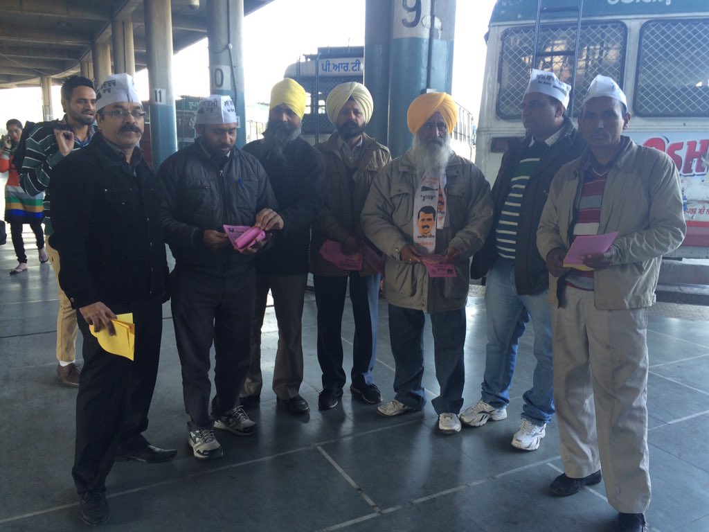 shishupaul02's tweet photo. Sharing info on Jan-14 rally of AAP at muktsar at Sec-43 Bus Stand,Chandigarh.Good&amp;Strong response for aap in Punjab https://t.co/3EI3E53jg4
