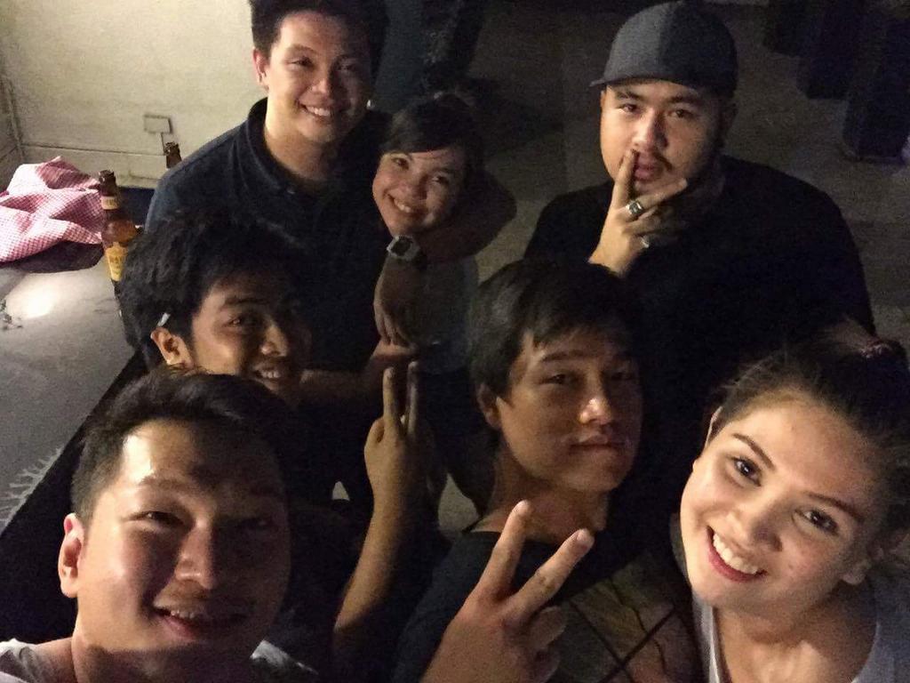 dustingrayson's tweet photo. last night's sesh/mini reunion. missed these people #TOFam 🍻 thanks guys!! sa susunod getaway na 😊 https://t.co/CSfeUYMCpX