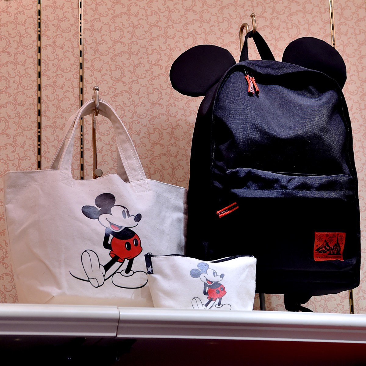 Mezzomikiのディズニーブログ ミッキーシェイプのシンプルデザイン ディズニーランドのリュックサック 3900円 T Co Iratckeaeg T Co 2dagoirqxa