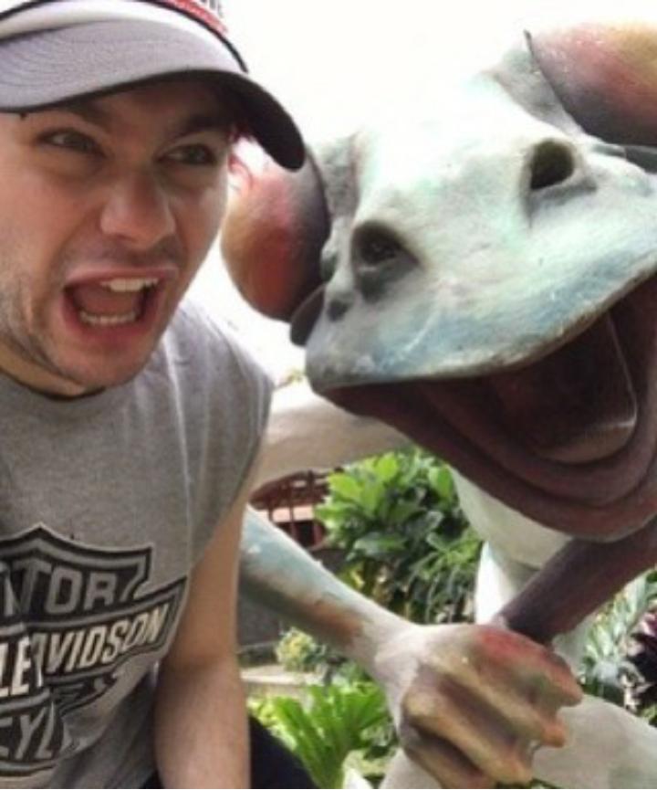 Daniel_5sos's tweet photo. Miss you dad https://t.co/T2SednbE89