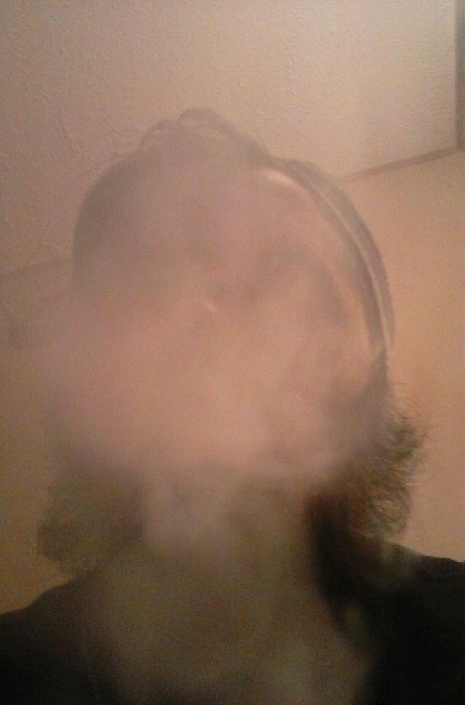 CDgoeshard's tweet photo. My new mask lol #smokemask #beard https://t.co/RMwPBQ1AJB