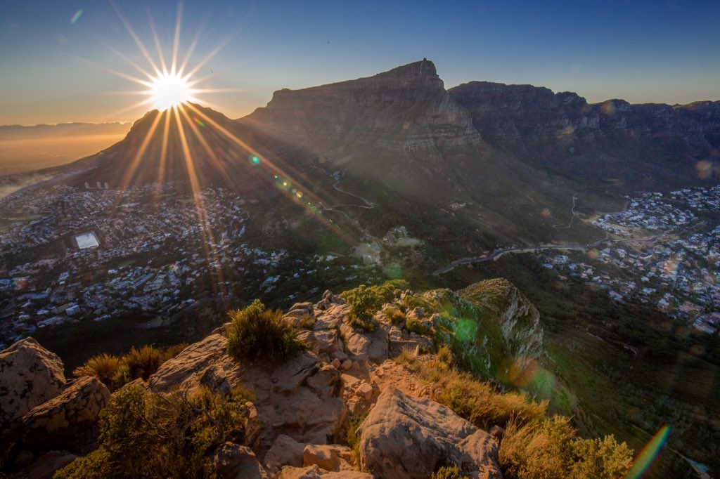 Sunday morning sunrise hike on #lionshead #CapeTown
