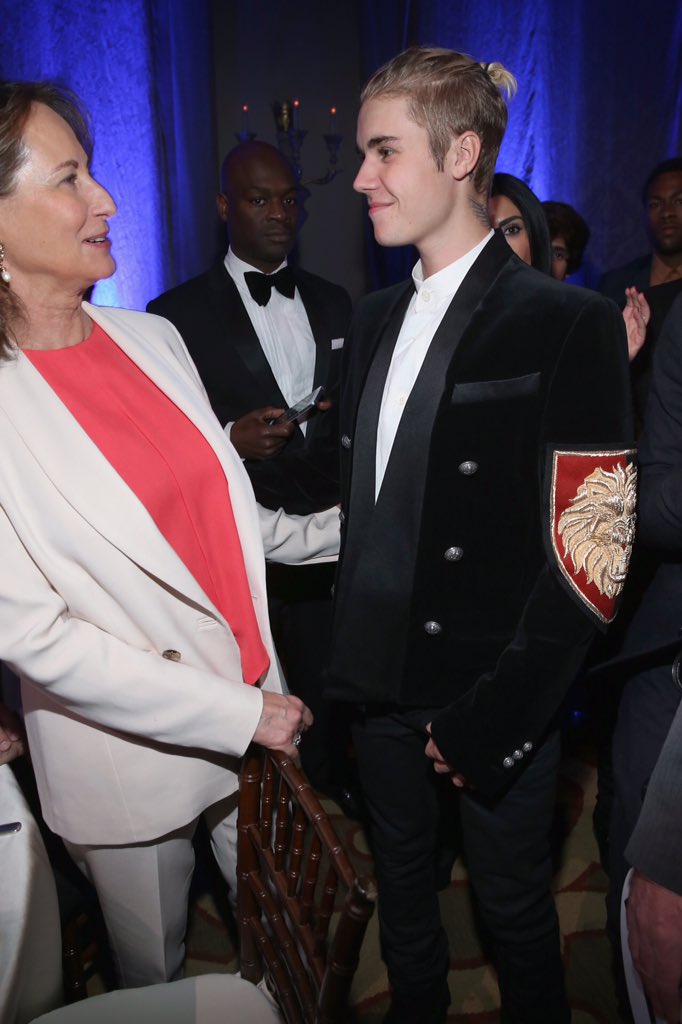 secutebelieber's tweet image. he's so handsome 😍