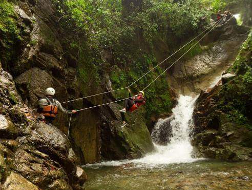 TreeHousesBz's tweet photo. Adventure is out there

#zipline #Belize #travel #trlt 

https://t.co/P17XAj82gL https://t.co/HlfcuLeJUw