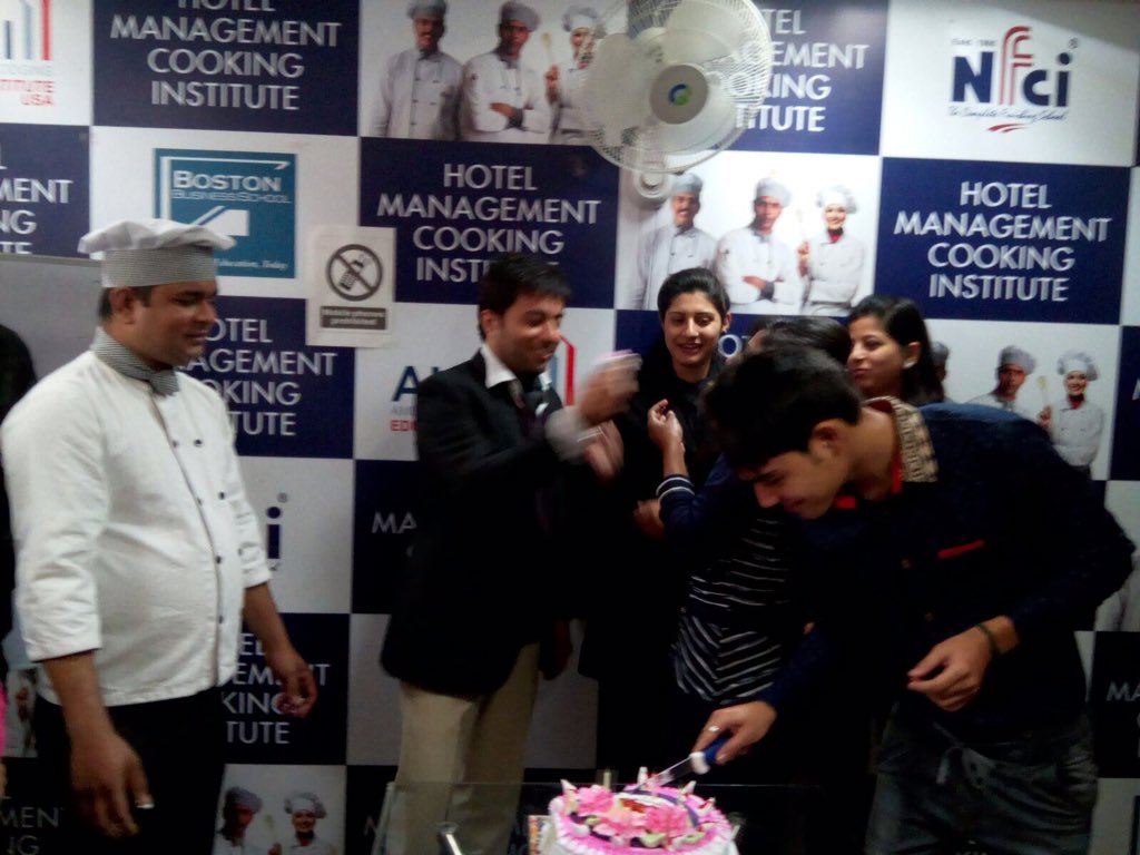 NfciLudhiana's tweet image. Birthday celebration and fun #funwithstudents #engagement #college #nfci
