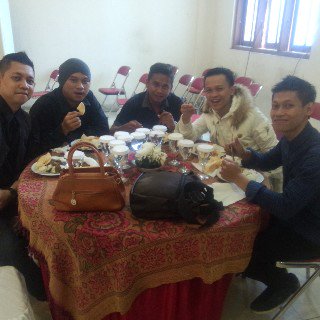 ParasMusik's tweet photo. Done perform maksi dl anak2 PARAS,@vesa_34 @Arch_Drhuva @zhiguitar @wanteck_MP and chevi #ParasLive https://t.co/E9FAY64Q95