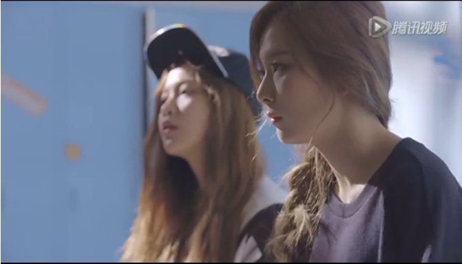 redvelvetba's tweet photo. #RedVelvet  #레드벨벳  160101 Metersbonwe Wexin Video https://t.co/r7tvawGKqc https://t.co/tnbObYXAPA