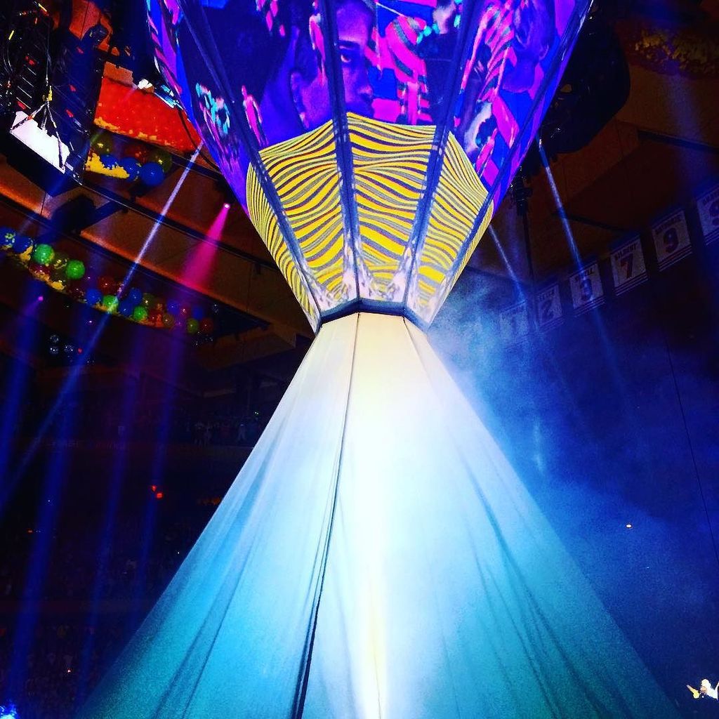 knicksselfie1's tweet photo. #phish #phishtour #phishfromtheroad #livemusic #livephish #yemsg #nyc #madisonsquaregarden #nye #phish2015 #concertโฆ https://t.co/7J0aYEeNzH