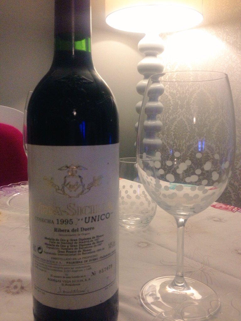 tonojacachef's tweet photo. Un gran vino para una gran ocasion y estrenando copas !!Jiji gracias amigos!😍😍 https://t.co/SiQlWCHnvn