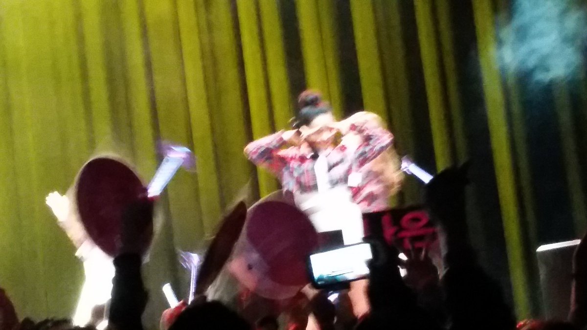 Cristina9685's tweet photo. APINK TONIGHT WAS AMAZING, THIS IS ONE NIGHT I'LL NEVER FORGET, I FINALLY SAW MY BOMI! #APINKinLA #apinkMEMORYtour https://t.co/14jesvG35p