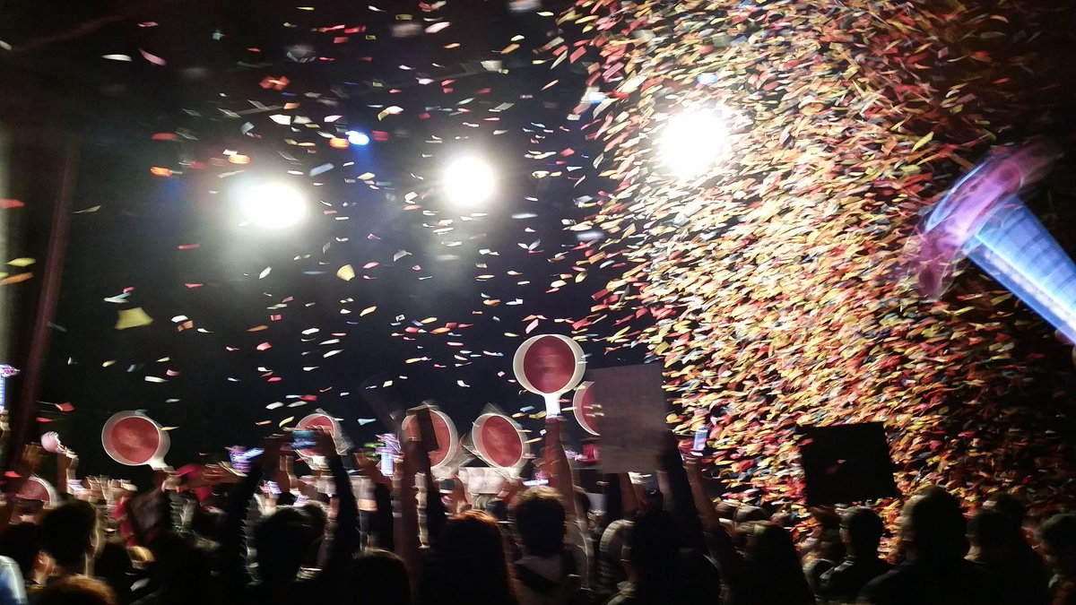 Cristina9685's tweet photo. APINK TONIGHT WAS AMAZING, THIS IS ONE NIGHT I'LL NEVER FORGET, I FINALLY SAW MY BOMI! #APINKinLA #apinkMEMORYtour https://t.co/14jesvG35p