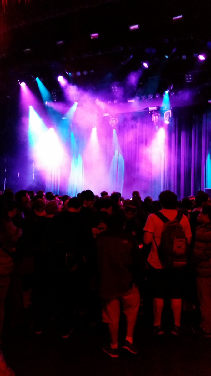 Cristina9685's tweet photo. OMG I STILL CANT COMPREHEND THAT I SAW APINK!!! #APINKinLA #ApinkMEMORYtour https://t.co/lH8ZoTnGly