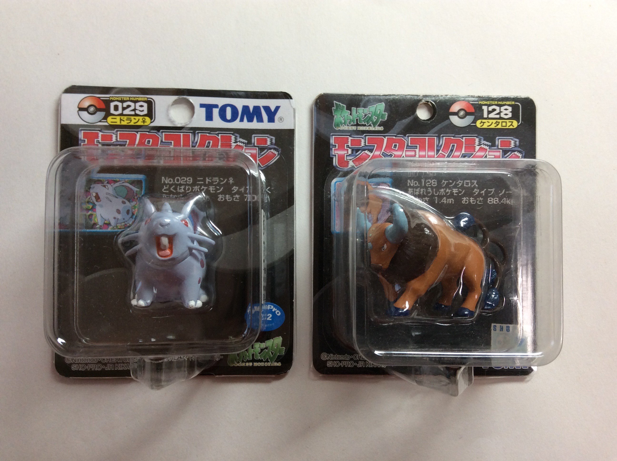 ポケモン懐古 Pokegenwunner ２０００年代初期のモンコレ なのですが パッケージが２通りあるのに気付きました どちらが最初に発売されたかご存知の方いませんか モンコレに詳しい方 知識をお貸しください ポケモン モンコレ モンスター