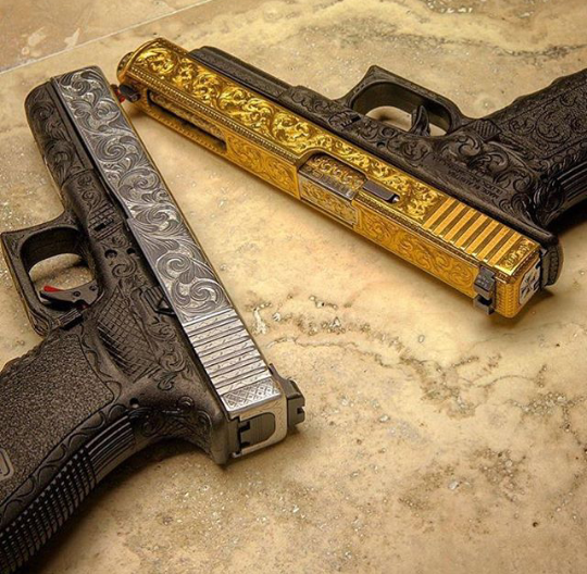 CuzzyCapone's tweet photo. Luxurious Crippin... Kill a nigga wit style!! #Sexties https://t.co/Sbf3pso3MG