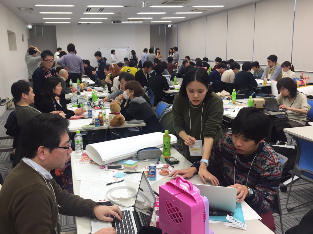 takaratomytoys's tweet image. 【 #タカラトミーおもちゃハッカソン】
スタート(9時)
↓
アイディアスケッチ(12時)
↓
チームビルディング(15時)
↓
最終プレゼン(17時)←今ここ。

#toyhack
goo.gl/ivueYQ