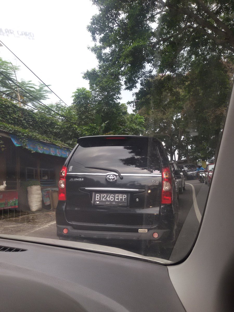 gebegebegebe's tweet photo. Gh universal Arah lembang jam segini ga maju-maju... ckck ..cuaca mendung @PRFMnews @infobdg https://t.co/OsMVmd6xNE