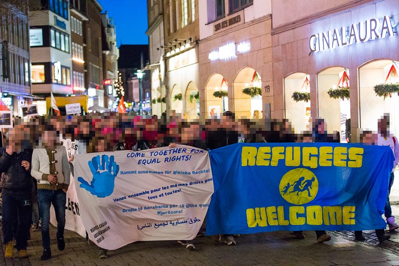 antifalinkems's tweet photo. Foto der gestrigen #equalrightsms-Demo in #Münster. #refugeeswelcome https://t.co/Ga9KjU9W1V